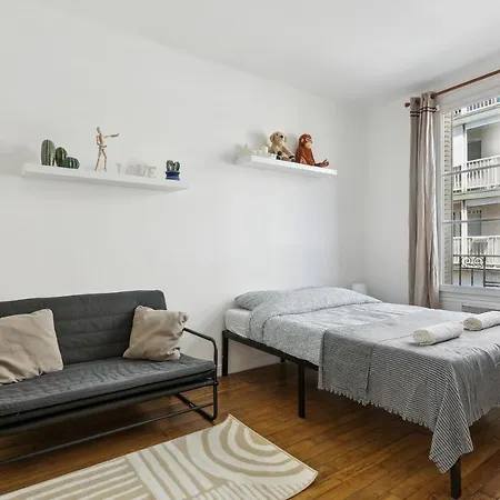 Quiet Studio With Terrace Near Beautiful Garden Apartmán *